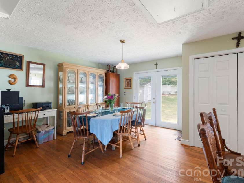 203 Kenwood Drive, Shelby, NC 28150.  MLS# CAR4396962, YatesRealty ID 38017. 
