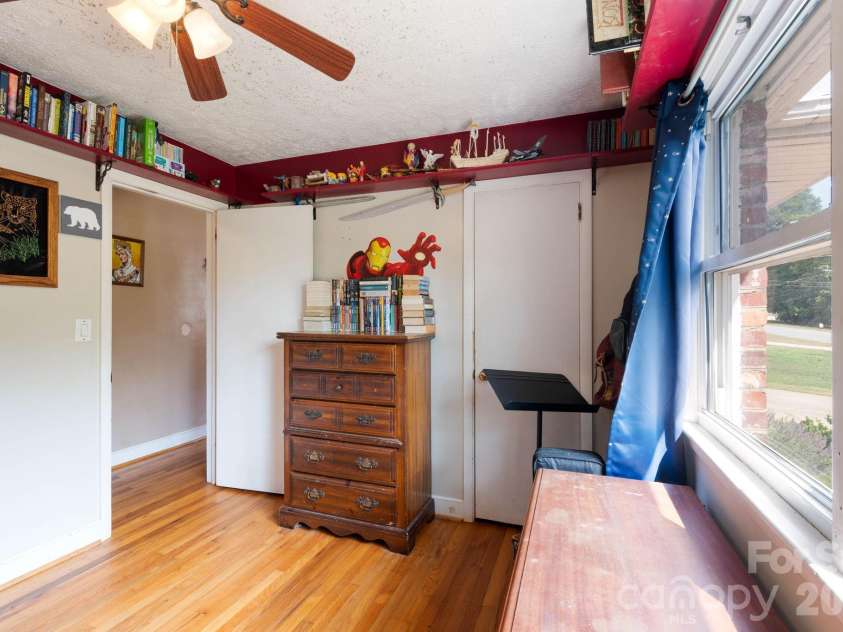 203 Kenwood Drive, Shelby, NC 28150.  MLS# CAR4396962, YatesRealty ID 38017. 