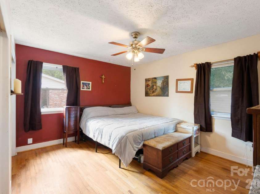 203 Kenwood Drive, Shelby, NC 28150.  MLS# CAR4396962, YatesRealty ID 38017. 