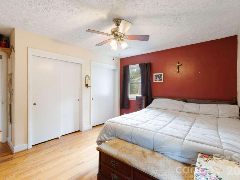 203 Kenwood Drive, Shelby, NC 28150.  MLS# CAR4396962, YatesRealty ID 38017. 