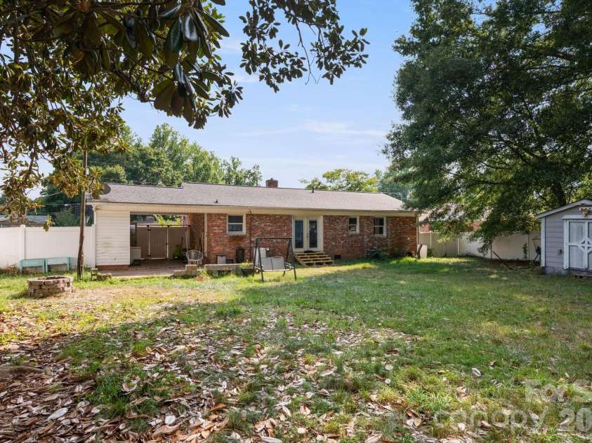 203 Kenwood Drive, Shelby, NC 28150.  MLS# CAR4396962, YatesRealty ID 38017. 
