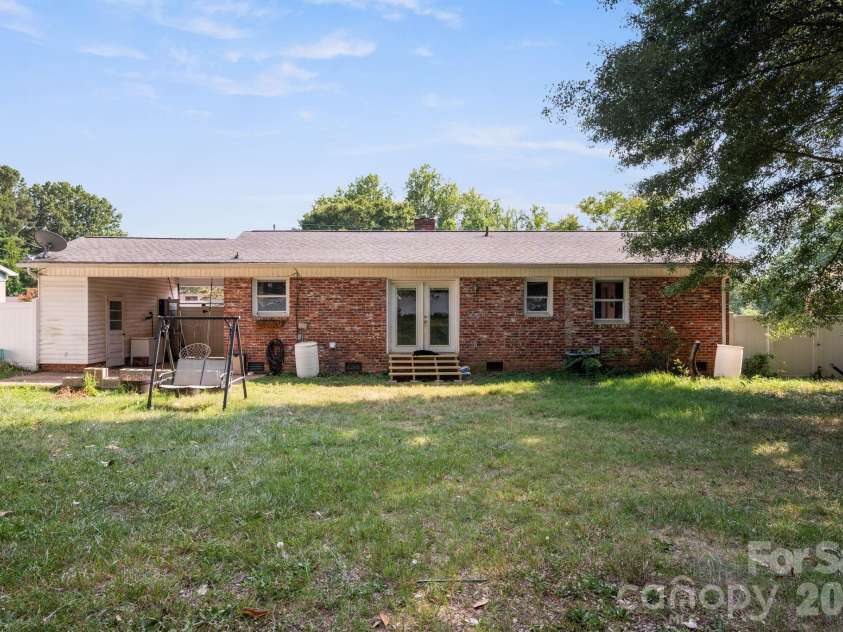 203 Kenwood Drive, Shelby, NC 28150.  MLS# CAR4396962, YatesRealty ID 38017. 