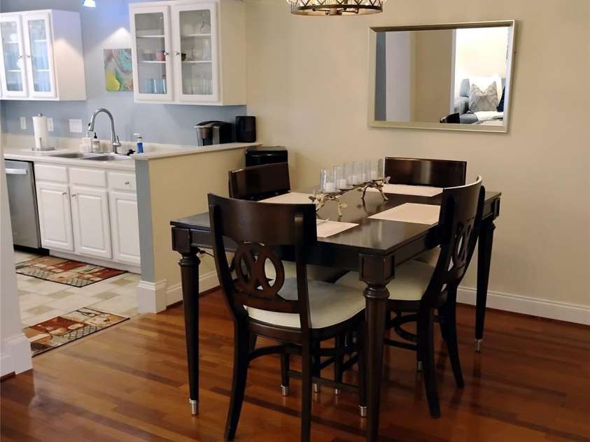 6726 Vlosi Drive, Charlotte, NC 28226.  MLS# CAR4404952, YatesRealty ID 38019. Dining
