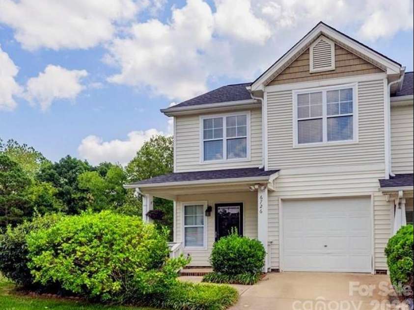 6726 Vlosi Drive, Charlotte, NC 28226.  MLS# CAR4404952, YatesRealty ID 38019. Front