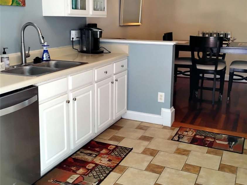 6726 Vlosi Drive, Charlotte, NC 28226.  MLS# CAR4404952, YatesRealty ID 38019. Kitchen