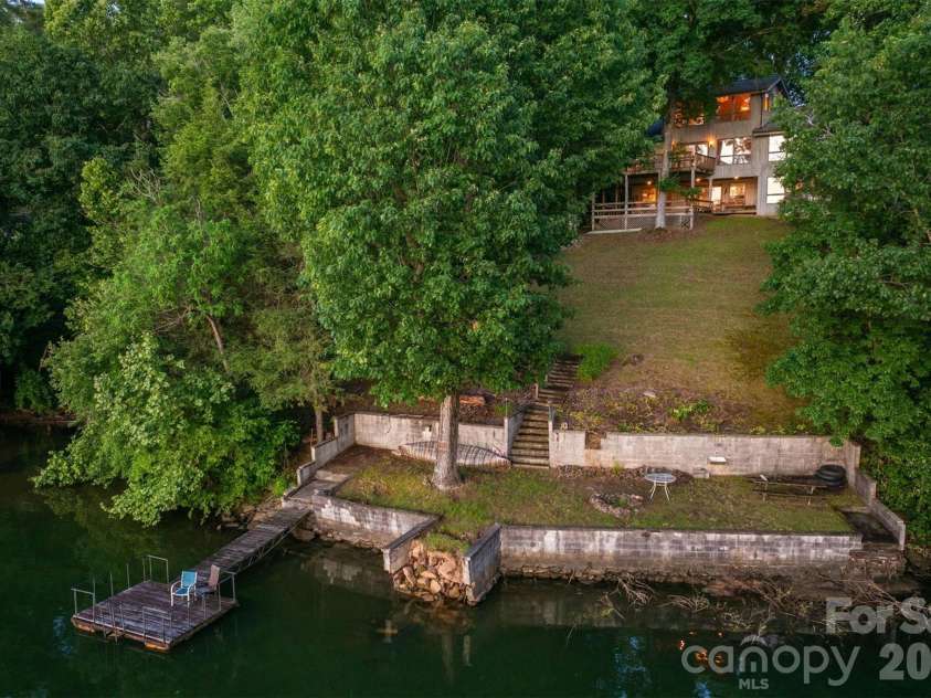 4749 16th Street Drive, Hickory, NC 28601.  MLS# CAR4251367, YatesRealty ID 3802. 