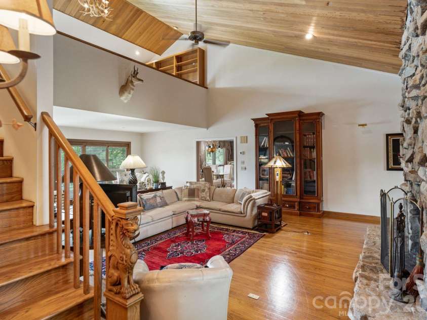 4749 16th Street Drive, Hickory, NC 28601.  MLS# CAR4251367, YatesRealty ID 3802. 