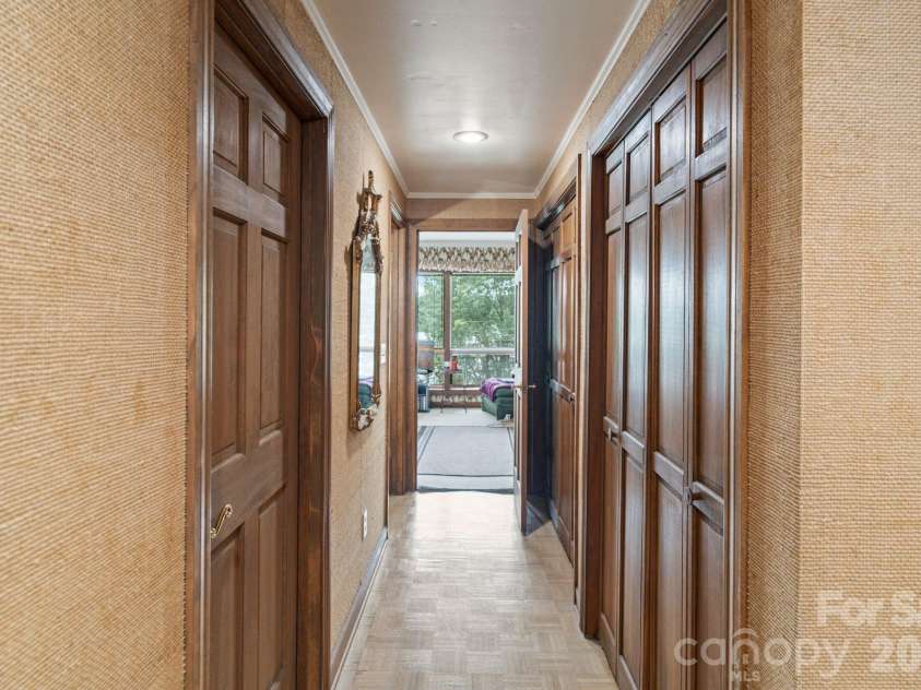 4749 16th Street Drive, Hickory, NC 28601.  MLS# CAR4251367, YatesRealty ID 3802. 
