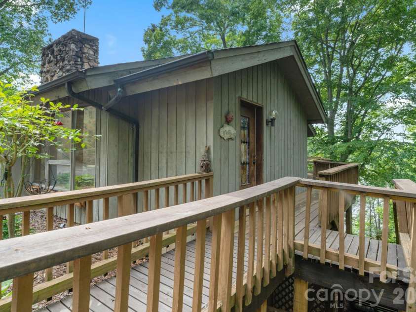 4749 16th Street Drive, Hickory, NC 28601.  MLS# CAR4251367, YatesRealty ID 3802. 