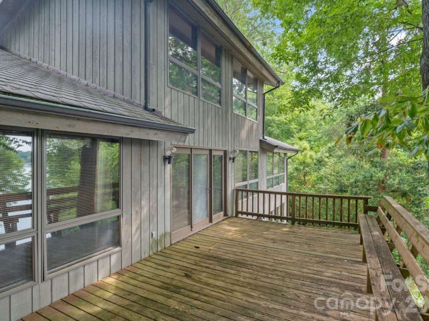 4749 16th Street Drive, Hickory, NC 28601.  MLS# CAR4251367, YatesRealty ID 3802. 