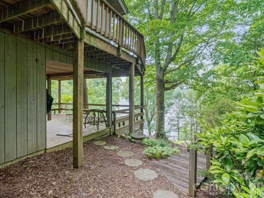 4749 16th Street Drive, Hickory, NC 28601.  MLS# CAR4251367, YatesRealty ID 3802. 