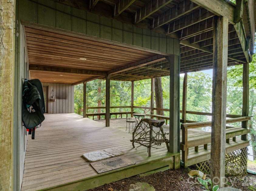 4749 16th Street Drive, Hickory, NC 28601.  MLS# CAR4251367, YatesRealty ID 3802. 