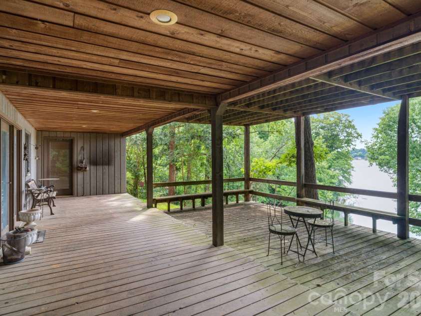 4749 16th Street Drive, Hickory, NC 28601.  MLS# CAR4251367, YatesRealty ID 3802. 