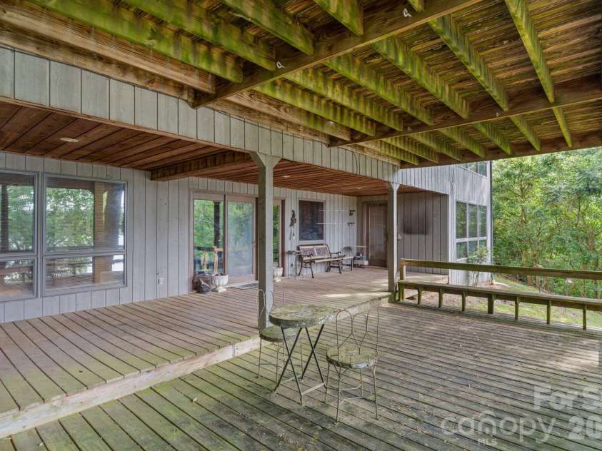 4749 16th Street Drive, Hickory, NC 28601.  MLS# CAR4251367, YatesRealty ID 3802. 