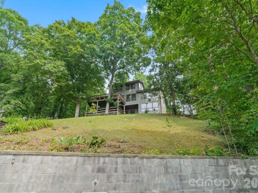 4749 16th Street Drive, Hickory, NC 28601.  MLS# CAR4251367, YatesRealty ID 3802. 