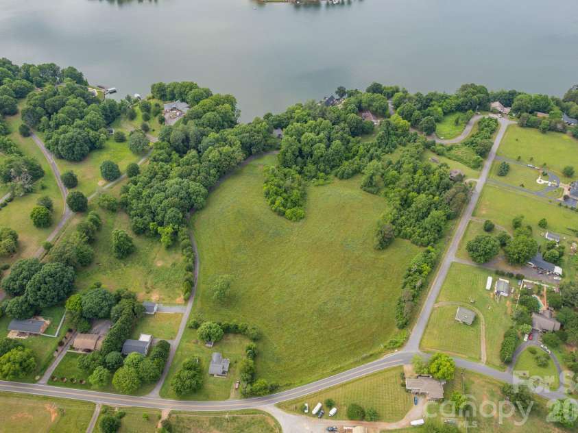 4749 16th Street Drive, Hickory, NC 28601.  MLS# CAR4251367, YatesRealty ID 3802. 