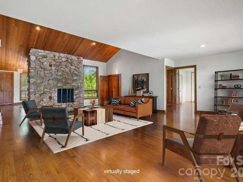 4749 16th Street Drive, Hickory, NC 28601.  MLS# CAR4251367, YatesRealty ID 3802. Virtually Staged Greatroom