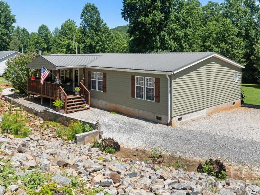 135 Basswood Drive, Nebo, NC 28761.  MLS# CAR4404672, YatesRealty ID 38020. 
