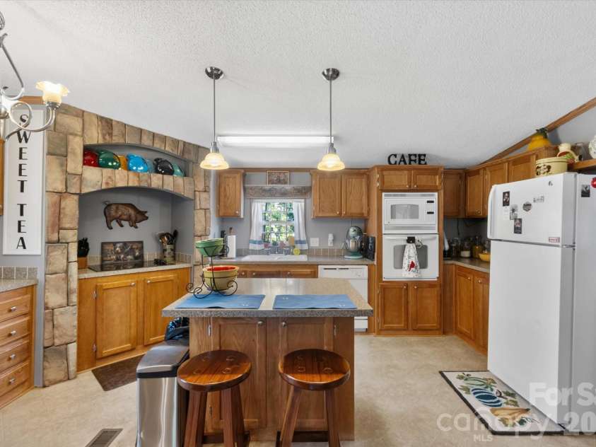 135 Basswood Drive, Nebo, NC 28761.  MLS# CAR4404672, YatesRealty ID 38020. 
