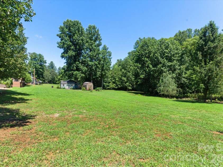 135 Basswood Drive, Nebo, NC 28761.  MLS# CAR4404672, YatesRealty ID 38020. 