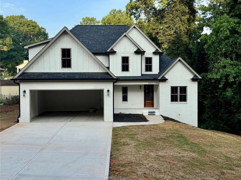2815 1st Street, Hickory, NC 28601.  MLS# CAR4405271, YatesRealty ID 38021. 