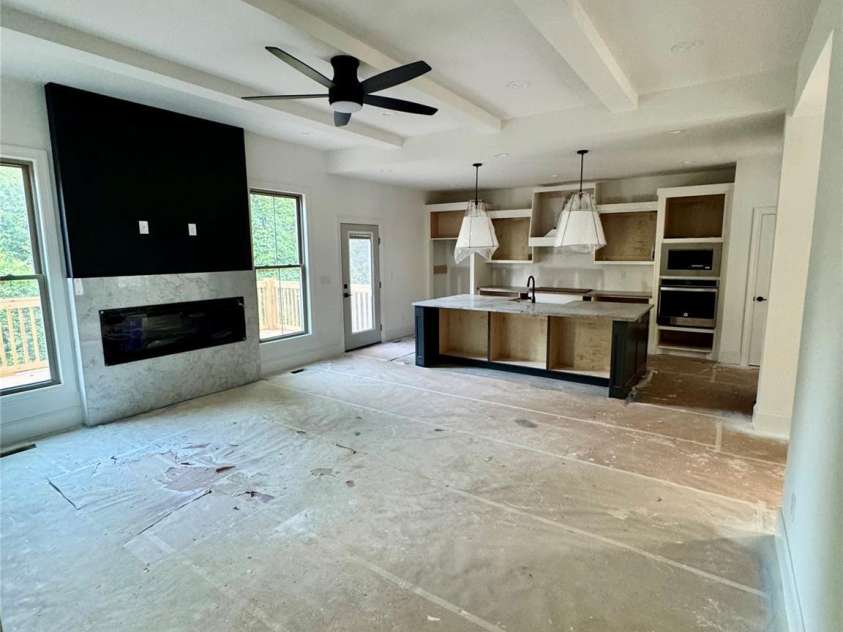 2815 1st Street, Hickory, NC 28601.  MLS# CAR4405271, YatesRealty ID 38021. 