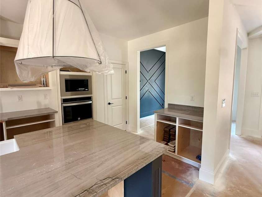 2815 1st Street, Hickory, NC 28601.  MLS# CAR4405271, YatesRealty ID 38021. 