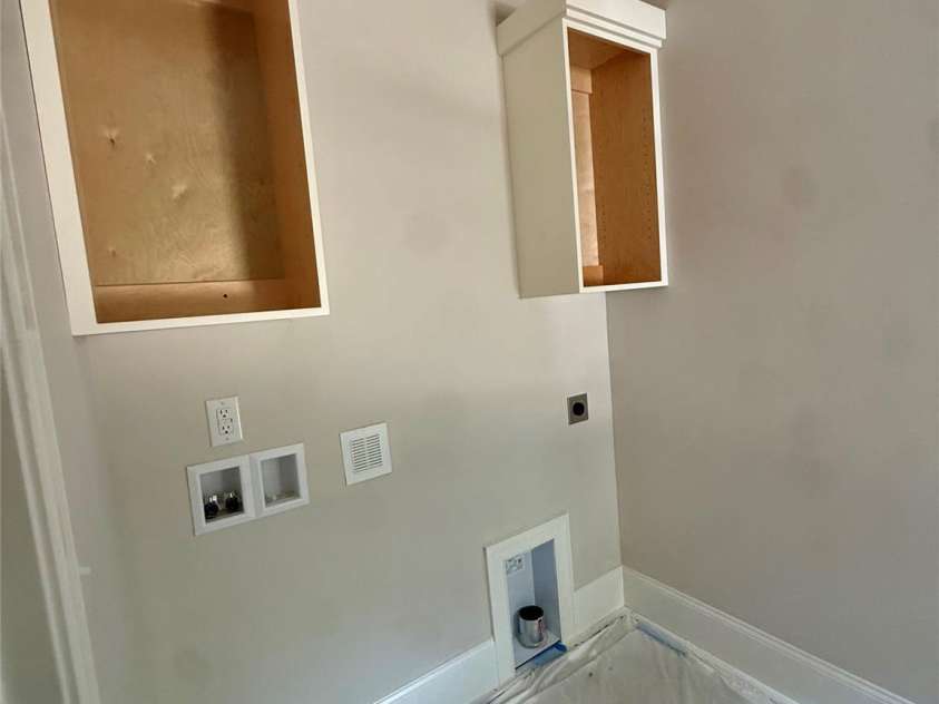 2815 1st Street, Hickory, NC 28601.  MLS# CAR4405271, YatesRealty ID 38021. Laundry room