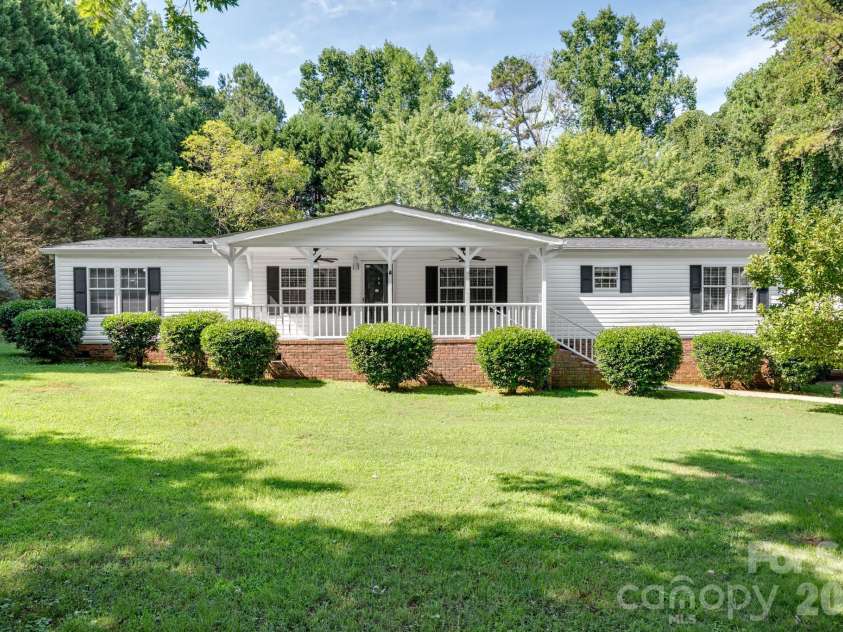 2322 Cyrus Drive, Clover, SC 29710.  MLS# CAR4402503, YatesRealty ID 38022. 