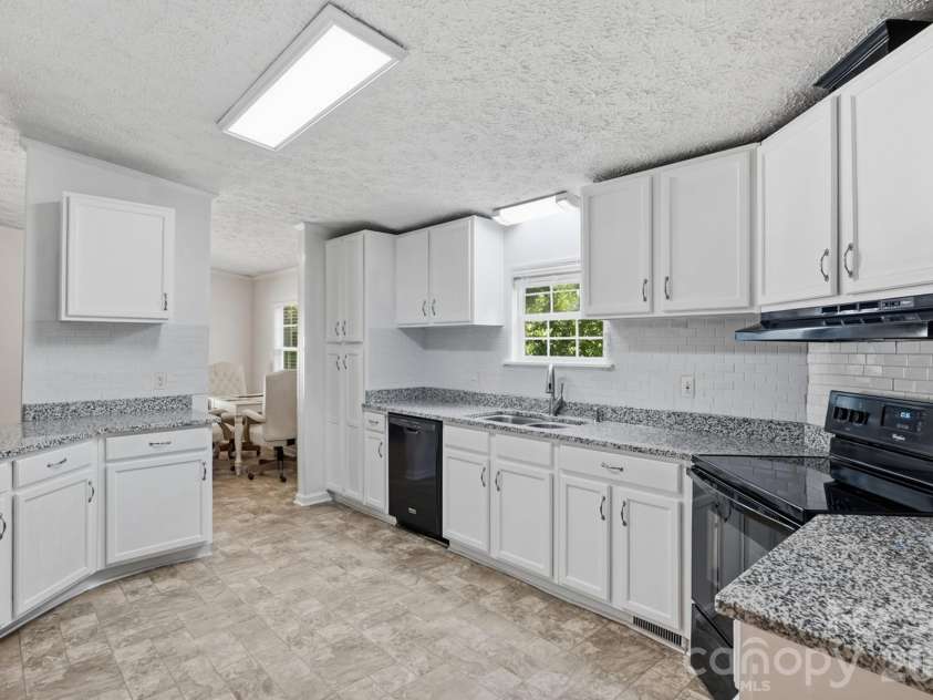 2322 Cyrus Drive, Clover, SC 29710.  MLS# CAR4402503, YatesRealty ID 38022. 