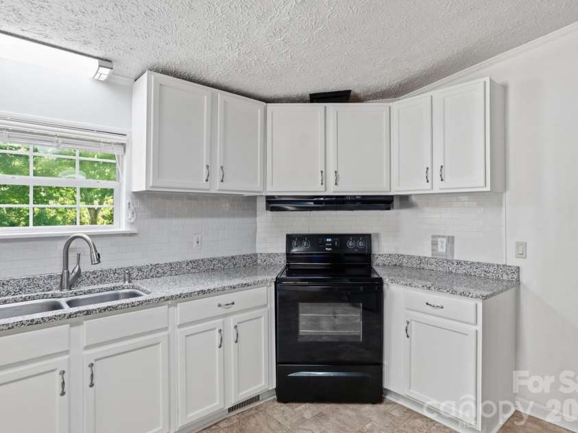 2322 Cyrus Drive, Clover, SC 29710.  MLS# CAR4402503, YatesRealty ID 38022. 