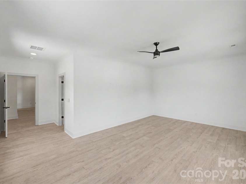 9420 Greyson Ridge Drive, Charlotte, NC 28277.  MLS# CAR4405364, YatesRealty ID 38024. 