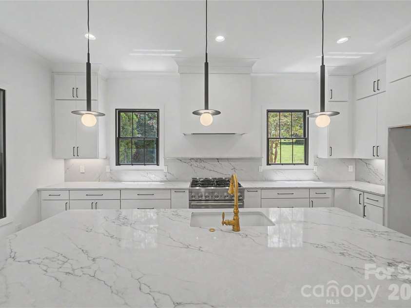 9420 Greyson Ridge Drive, Charlotte, NC 28277.  MLS# CAR4405364, YatesRealty ID 38024. Kitchen