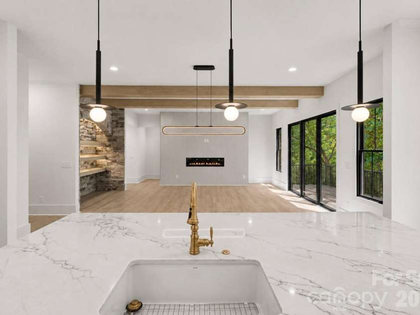 9420 Greyson Ridge Drive, Charlotte, NC 28277.  MLS# CAR4405364, YatesRealty ID 38024. Kitchen View into Dining area and Livingroom