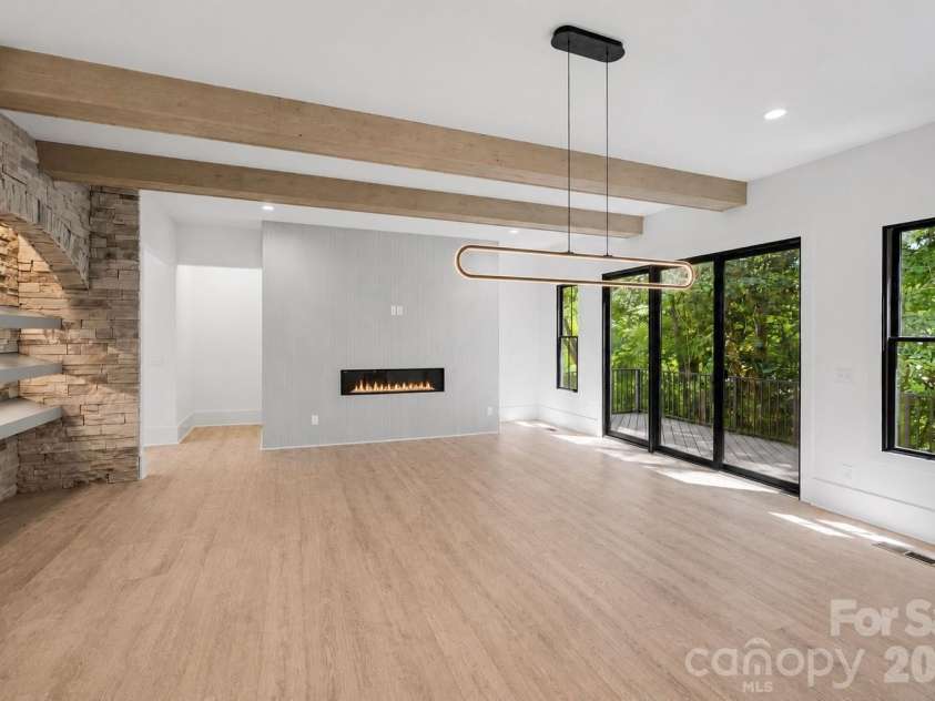 9420 Greyson Ridge Drive, Charlotte, NC 28277.  MLS# CAR4405364, YatesRealty ID 38024. Livingroom