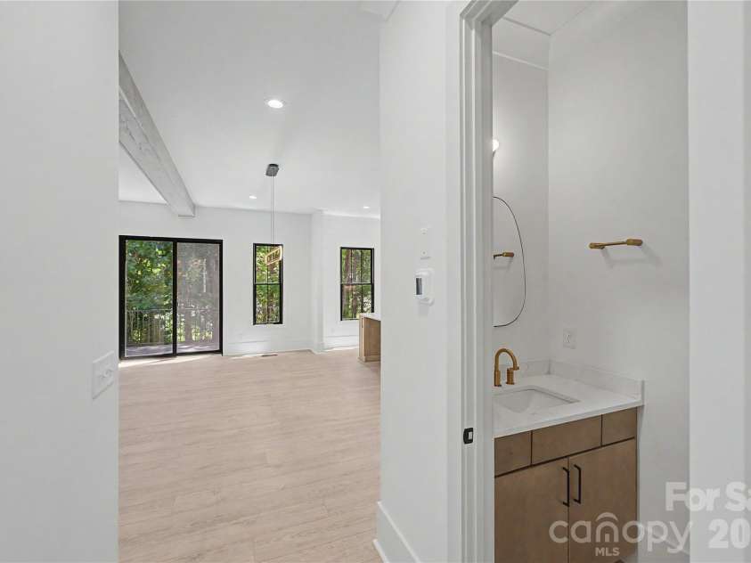 9420 Greyson Ridge Drive, Charlotte, NC 28277.  MLS# CAR4405364, YatesRealty ID 38024. Powder Room