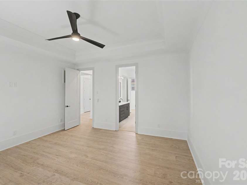 9420 Greyson Ridge Drive, Charlotte, NC 28277.  MLS# CAR4405364, YatesRealty ID 38024. Primary Bedroom