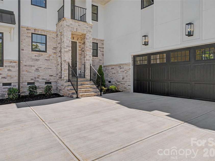 9420 Greyson Ridge Drive, Charlotte, NC 28277.  MLS# CAR4405364, YatesRealty ID 38024. Side / Garage View