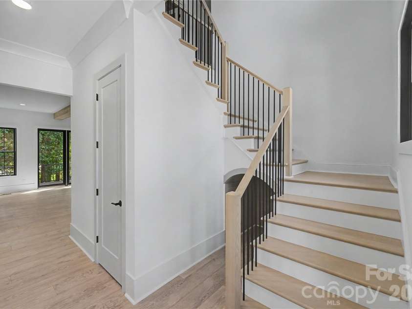 9420 Greyson Ridge Drive, Charlotte, NC 28277.  MLS# CAR4405364, YatesRealty ID 38024. Stairwell