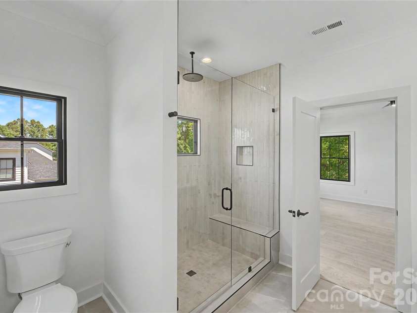 9420 Greyson Ridge Drive, Charlotte, NC 28277.  MLS# CAR4405364, YatesRealty ID 38024. Upstairs Bathroom