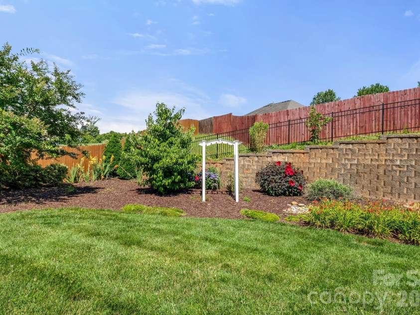 115 Morden Loop, Mooresville, NC 28115.  MLS# CAR4395597, YatesRealty ID 38025. 