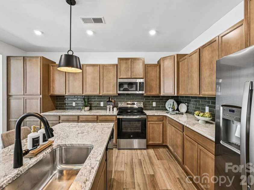 7567 Ethora Way, Charlotte, NC 28216.  MLS# CAR4392026, YatesRealty ID 38028. Model Home - Kitchen.