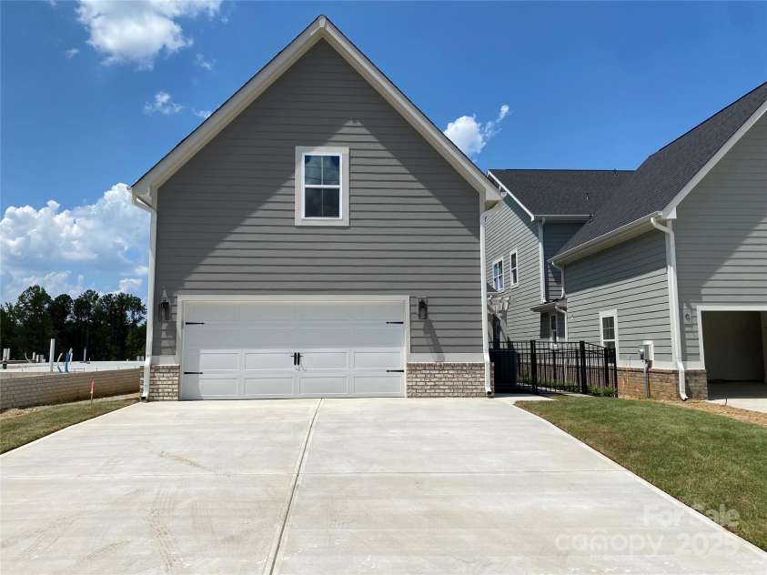 19044 Newburg Hill Road, Davidson, NC 28036.  MLS# CAR4248042, YatesRealty ID 38029. 