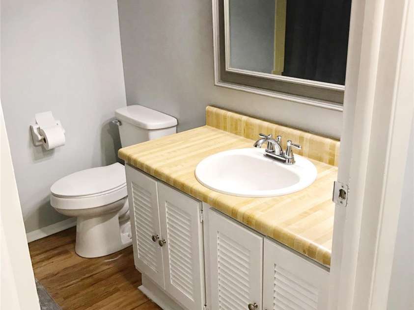 9521 Robert Burns Court, Charlotte, NC 28213.  MLS# CAR4239526, YatesRealty ID 3803. 9521 Bath