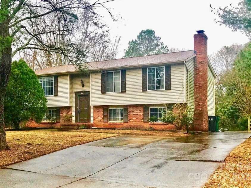 9521 Robert Burns Court, Charlotte, NC 28213.  MLS# CAR4239526, YatesRealty ID 3803. 9521 Robert Burns Court