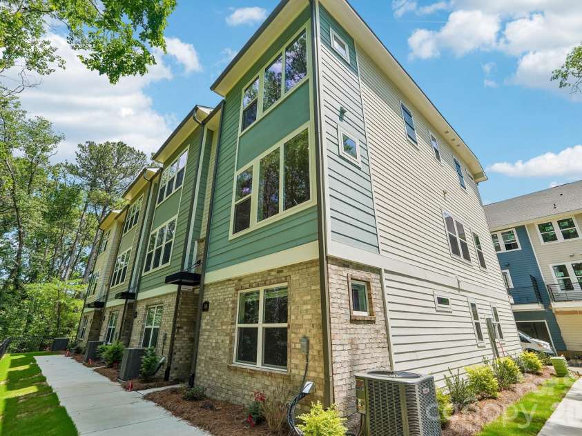 1526 Lithium Lane, Charlotte, NC 28211.  MLS# CAR4321661, YatesRealty ID 38030. 