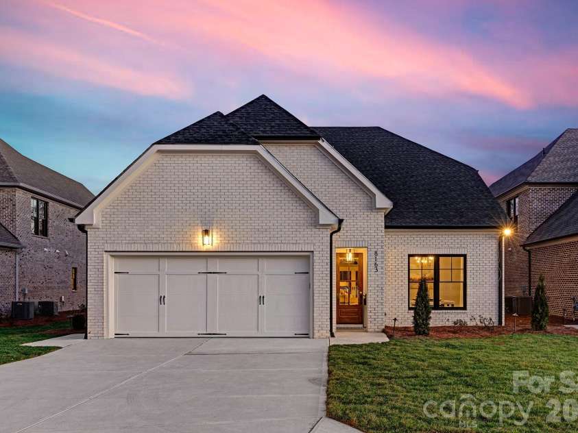 8163 Fairview Road, Charlotte, NC 28226.  MLS# CAR4350674, YatesRealty ID 38031. 