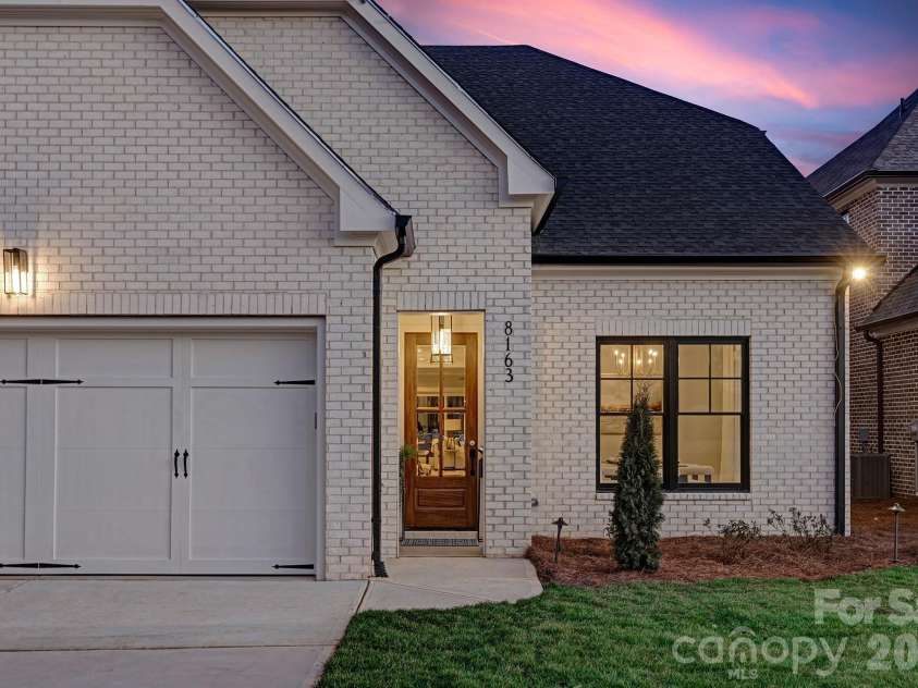 8163 Fairview Road, Charlotte, NC 28226.  MLS# CAR4350674, YatesRealty ID 38031. 