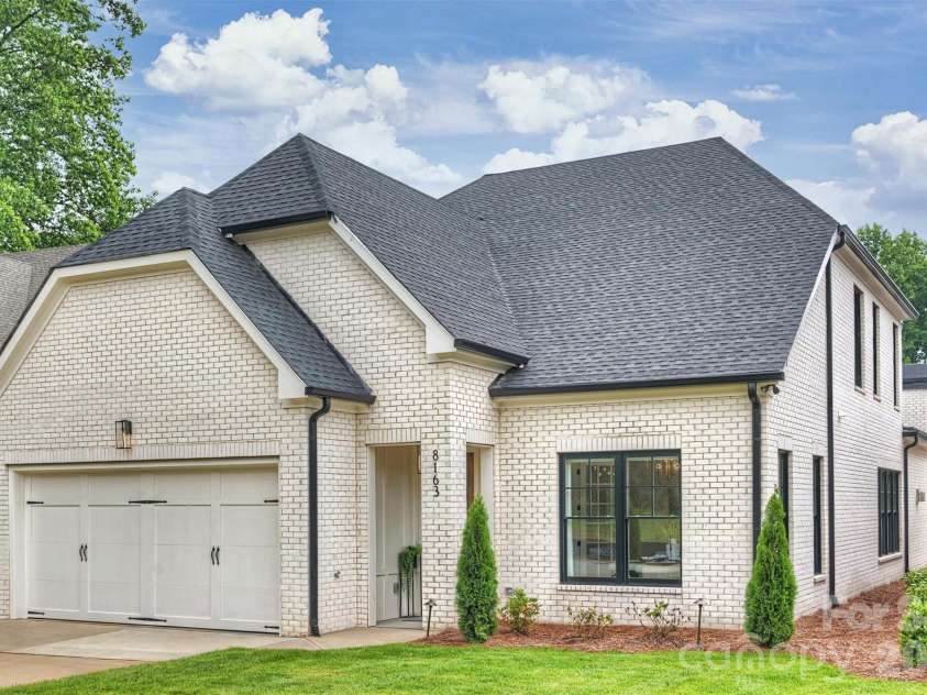 8163 Fairview Road, Charlotte, NC 28226.  MLS# CAR4350674, YatesRealty ID 38031. 