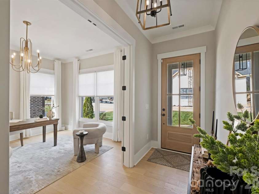 8163 Fairview Road, Charlotte, NC 28226.  MLS# CAR4350674, YatesRealty ID 38031. 